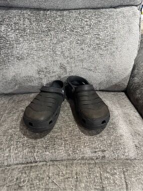 Mens CROCS Faux Leather Black Slip-On Clog Sandals Size 8